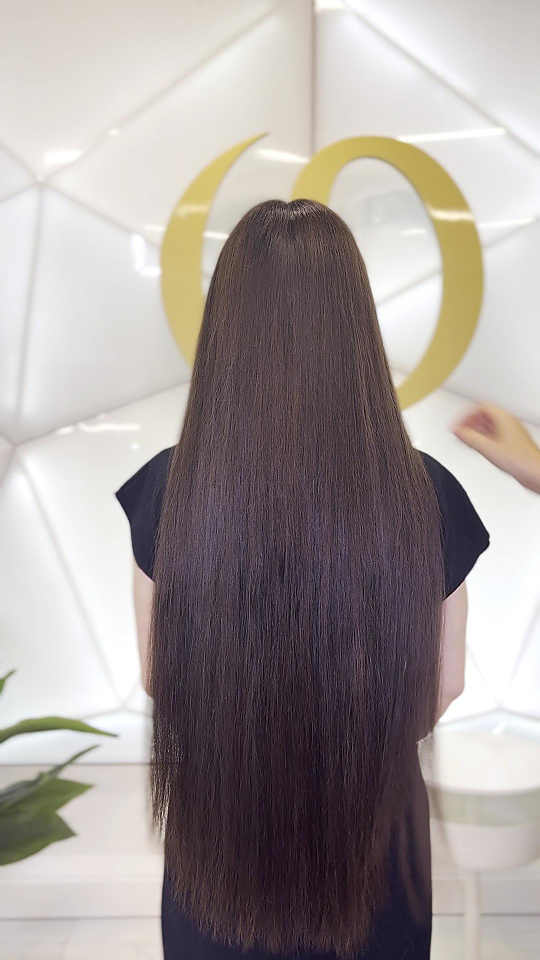 Long brunette extensions after a refit at PhiStudio Dubai